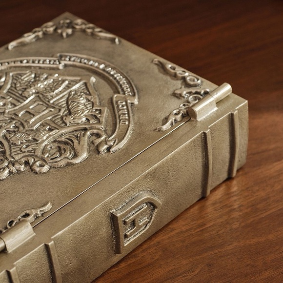 Pottery Barn Teen Harry Potter Hogwarts Book 📖 Jewelry Box BNIB - Picture 4 of 10